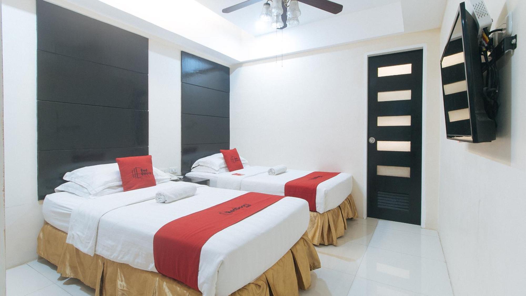 Reddoorz At Grand Apartelle Hernan Cortes Cebu Exterior photo